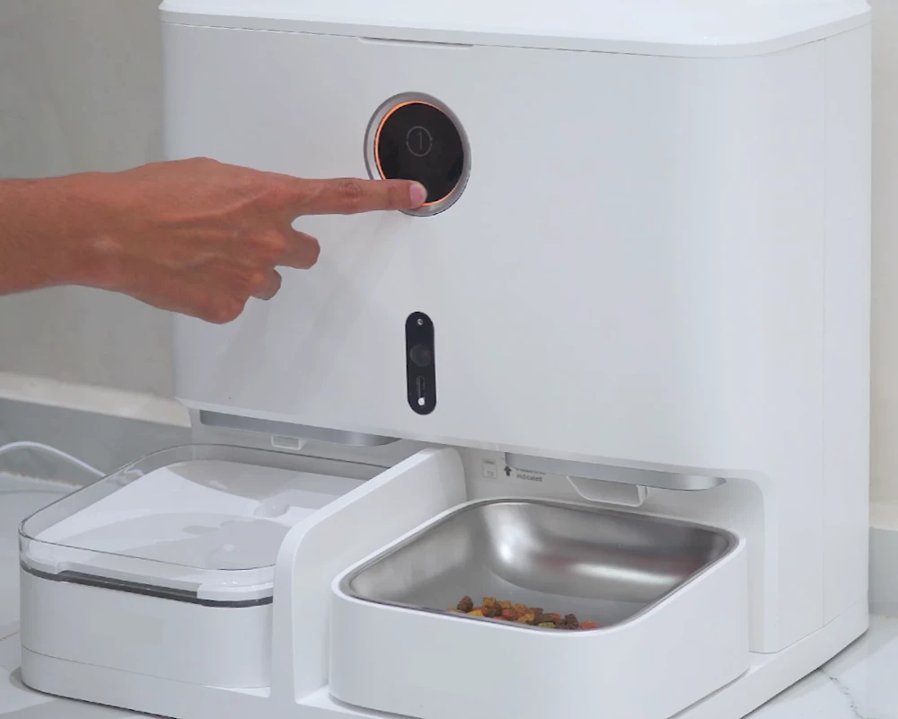 best automatic pet feeder with camera